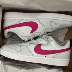 Nike borough low grade school 5.5